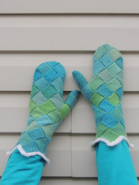 Entrelac Mittens