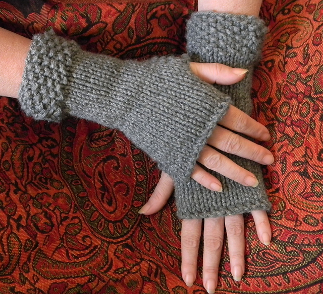 Classic fingerless gloves