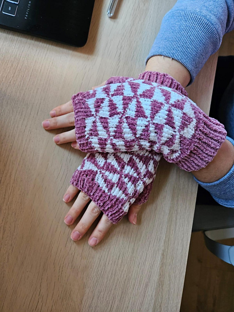 simple fingerless gloves