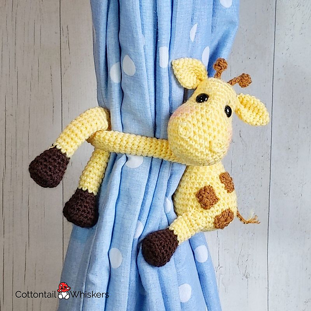 Ravelry Giraffe Curtain Tiebacks pattern by Bea King