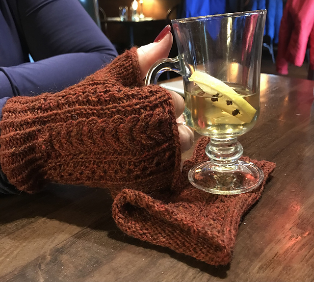 Wishbone Fingerless Mitts