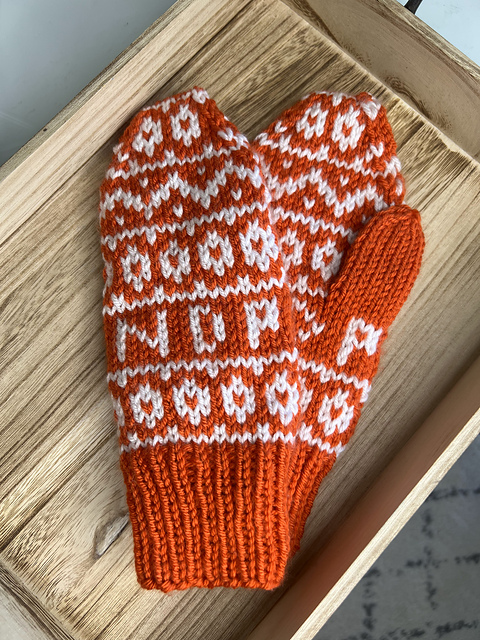 S & P Spice Mittens