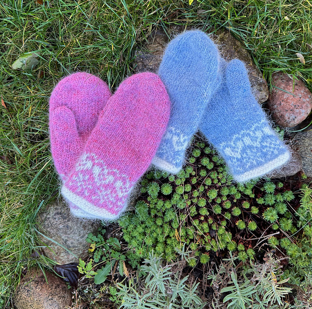 Ravelry: HjerteSnø Tova votter pattern by StrikkeBea