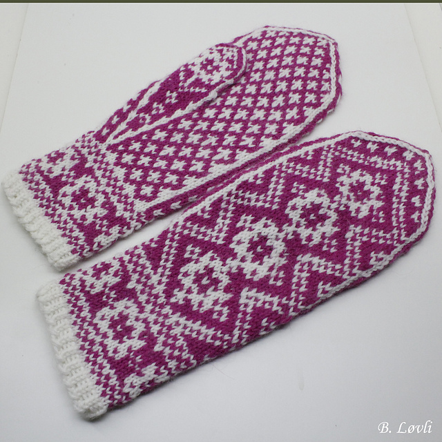 Ravelry: SnøRoser pattern by StrikkeBea