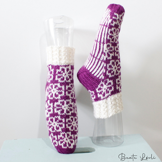 Ravelry: Blomstring Sokker pattern by StrikkeBea