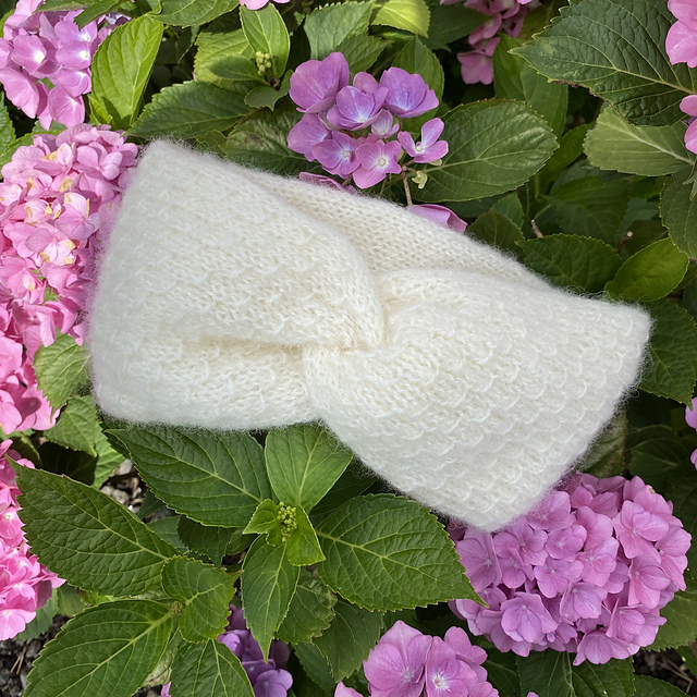 Ravelry: Alexa dobbelt tova pannebånd pattern by StrikkeBea