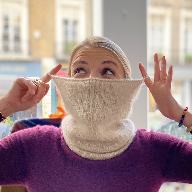 Hide n Peek Snood