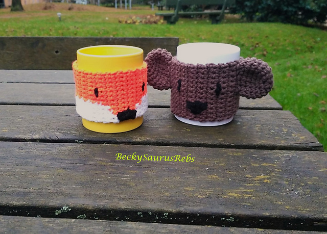 Forest friends mug cozy