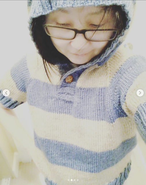 #23 Hoodie Raglan Sweater