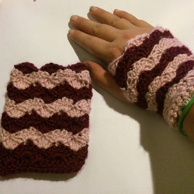 Scalloped Fingerless Mitts