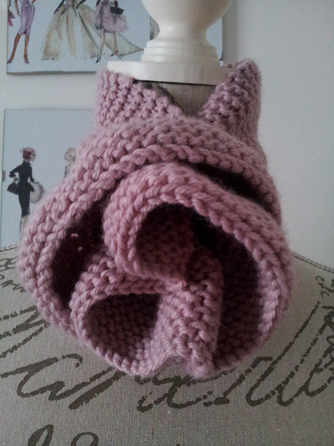 Bufanda flor / Flower Scarf in Garter Stitch