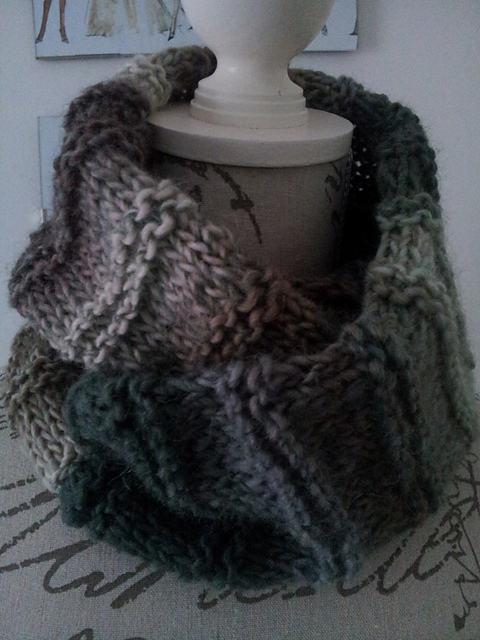 Cuello doble con lana matizada/Double cowl printed