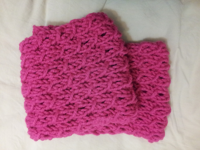 Cuello doble en falsos ochos/Cowl with Eyelet Mock