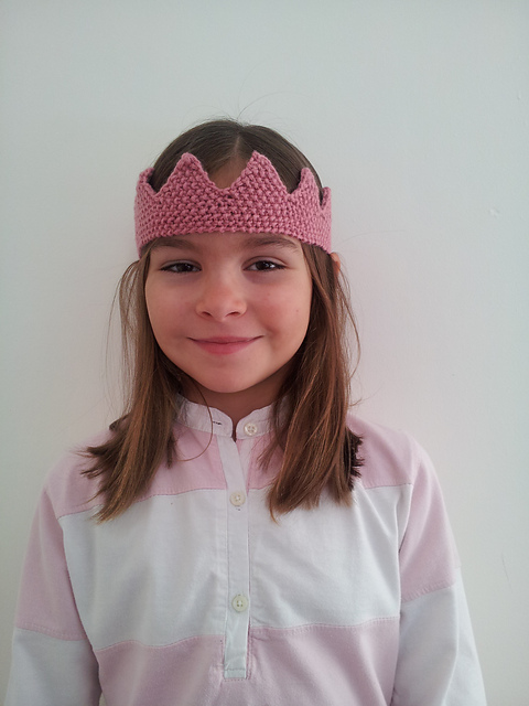 Tiara o corona cumpleaños/Knitted birthday crown