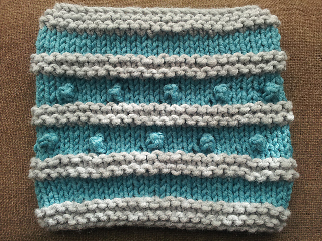 Cuello con bodoques/Cowl with Bobble Stitch