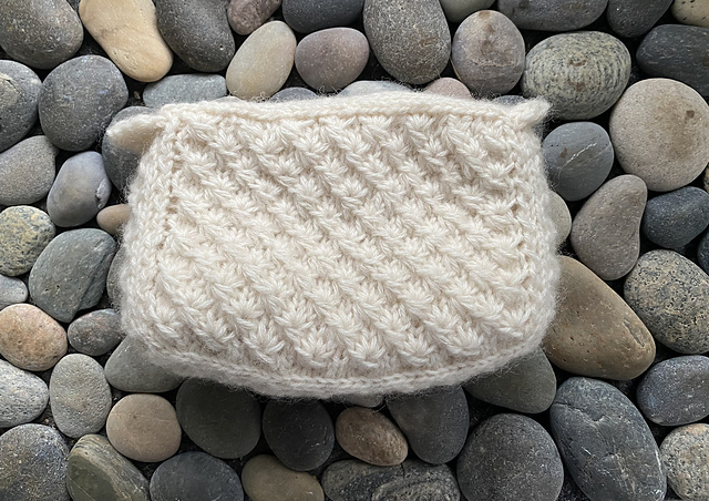 The Daisy Clutch Mini