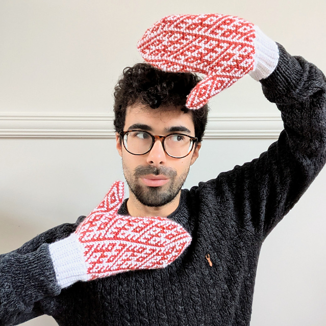 Crochet Mittens | Keys and Conifer Trees