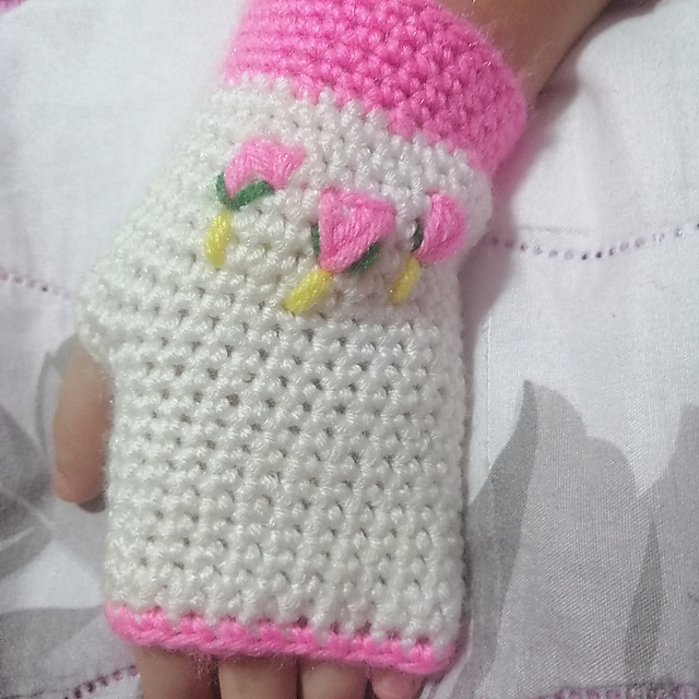 Flower Embroided Basic Gloves