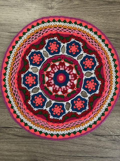 Grandiose Doily