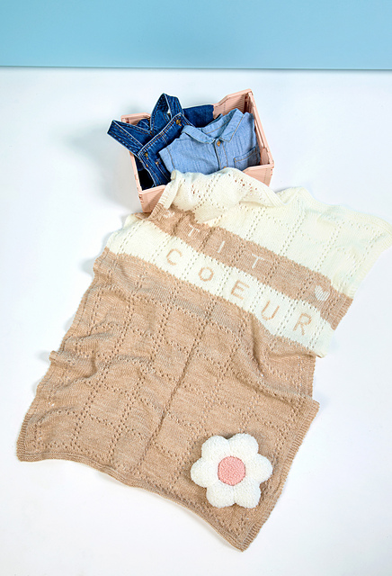 Couverture bébé brodée M6734