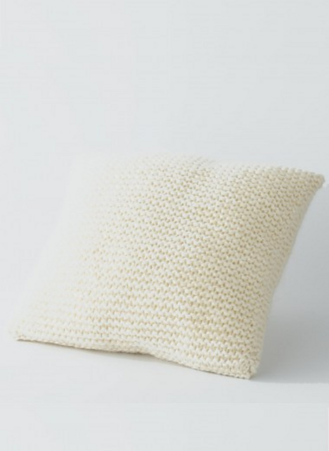 832 Coussin carré écru