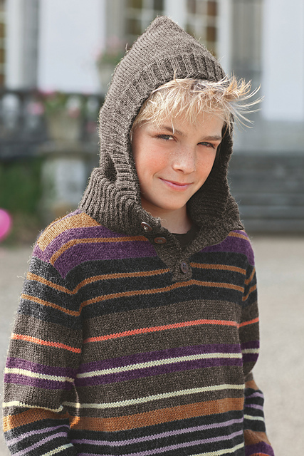26 Pull rayé à capuche amovible
