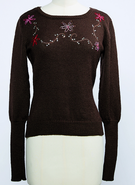 n°25 Pull brodé - M0440