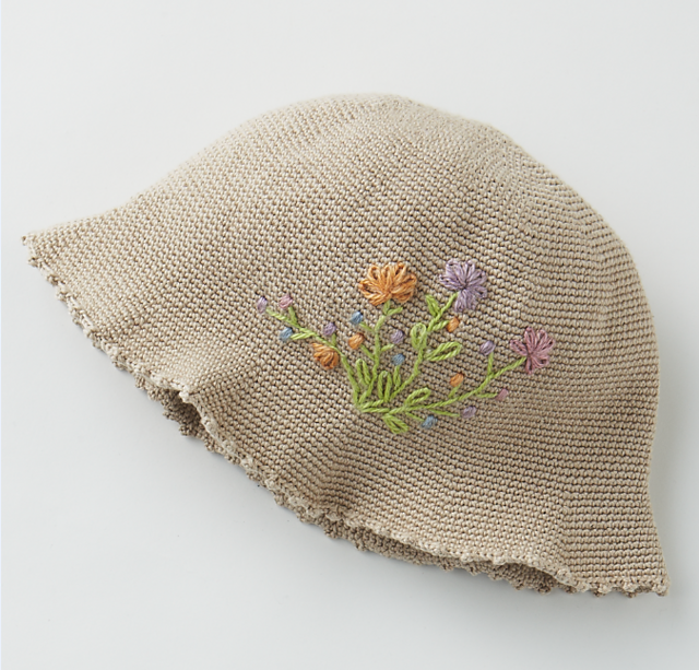20 Chapeau et bracelet
