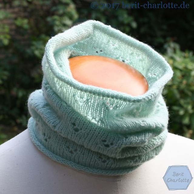 Milano Lace Cowl