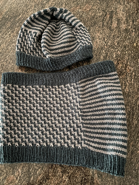 S9212 Mosaic Striped Cowl
