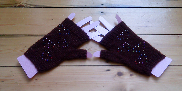 Beaded Hearts Fingerless Mittens