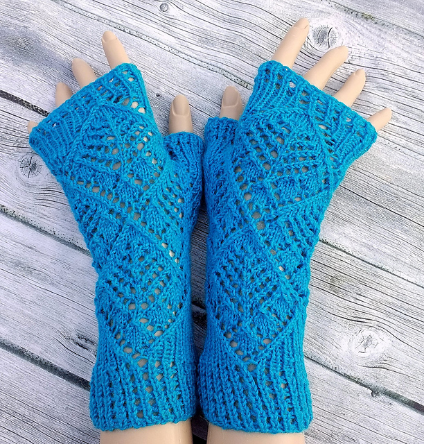 Lacy Blue Wristwarmers