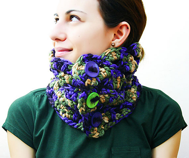 Bulky Funky Lace Cowl Scarflette