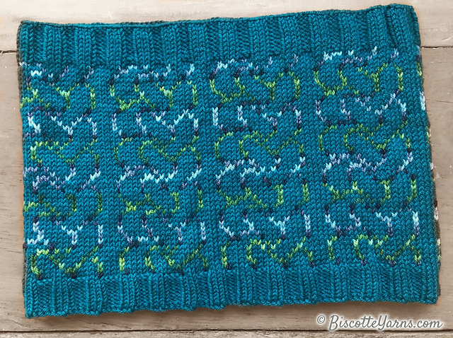 Ravelry: Two Color Cowl pattern by Yarn Has My Heart