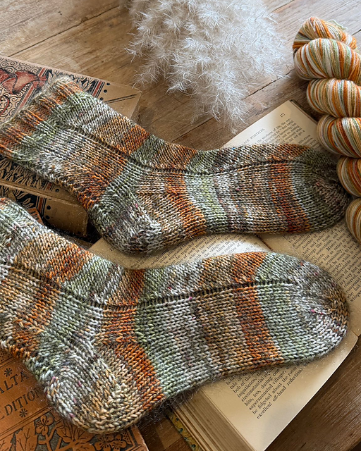 Shifted Lines Socks