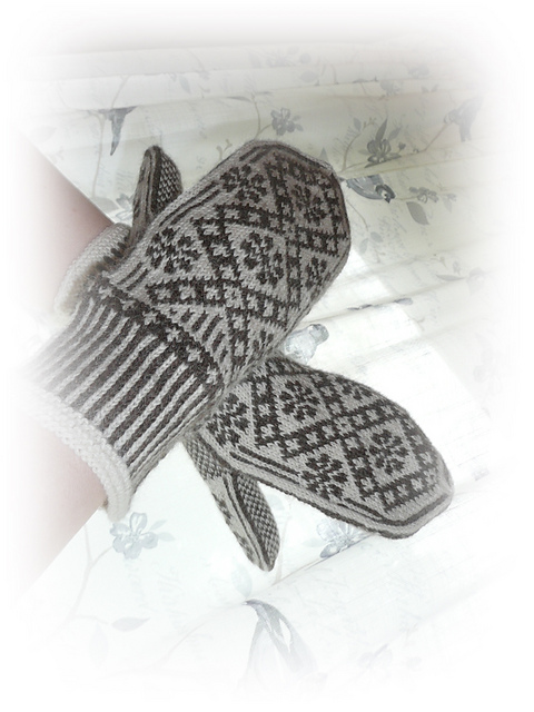 LL Mittens (Latvian Love)