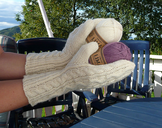 Bittas Mittens and Vistes Wristwarmers