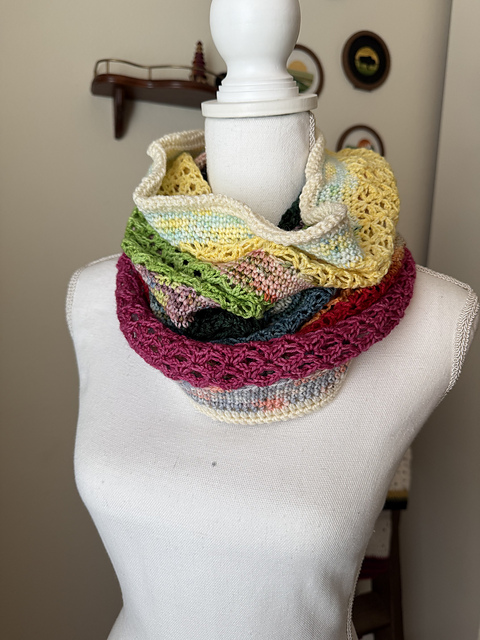Blush & Bramble Cowl