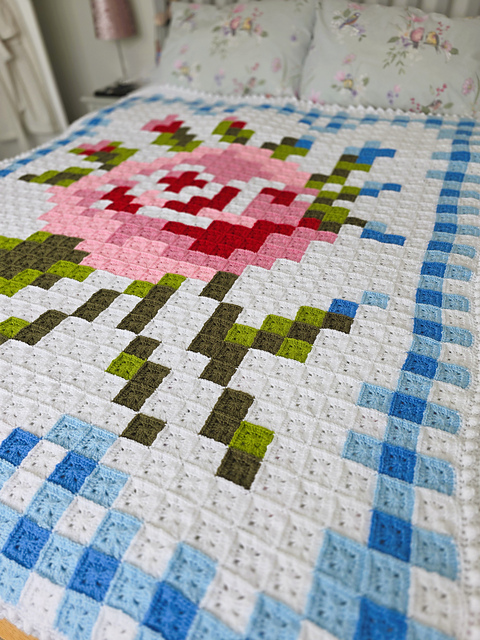La Vie en Rose Afghan with Border