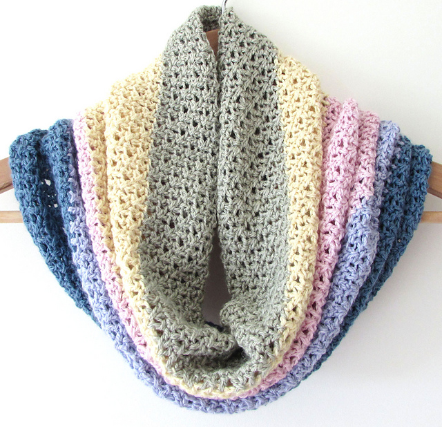 Crossbill Cowl