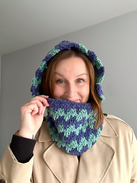 Leo Hooded Cowl