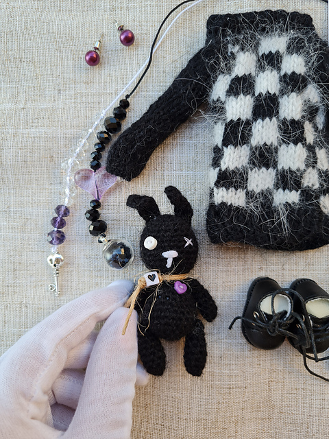 Ravelry: Mini Voodoo Bunny pattern by Oxana Davydova