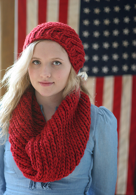 Simply Spirals Hat and Cowl Set