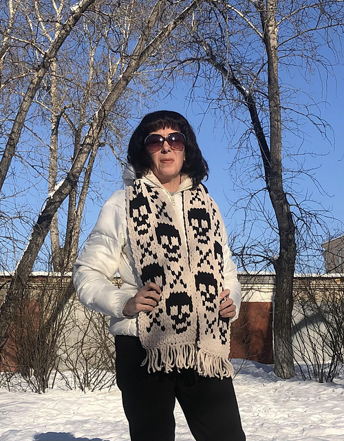 Skulls scarf