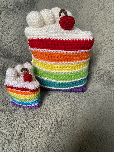 Crochet Rainbow Cake + Keychain
