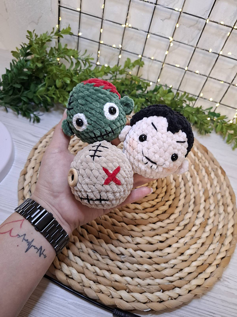 VOODOO, VAMPIRE & ZOMBIE