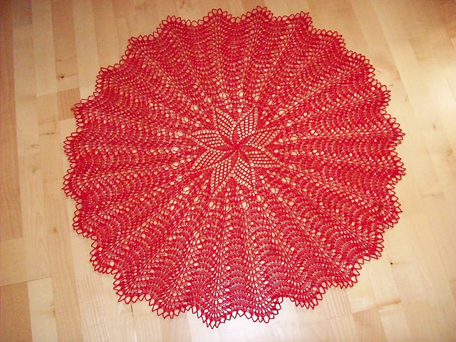 Mittelgroße Decke mit Pfauenmuster