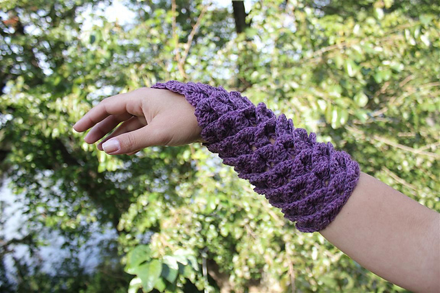 Crocodile Stitch Gauntlets