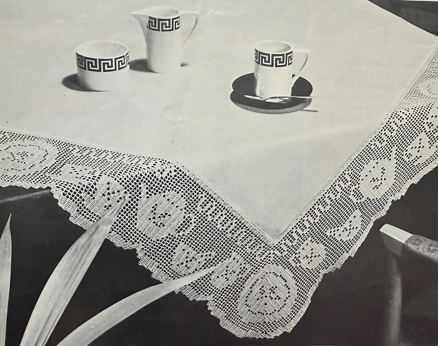 Border of teatime motifs in filet crochet