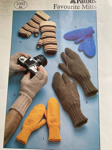 Ravelry: 1. Children's Mittens pattern by Patons